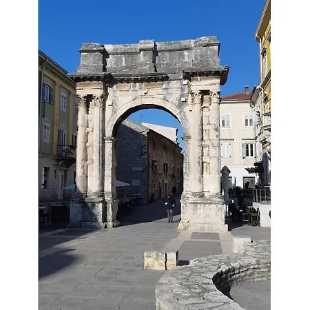Excellence * Pula